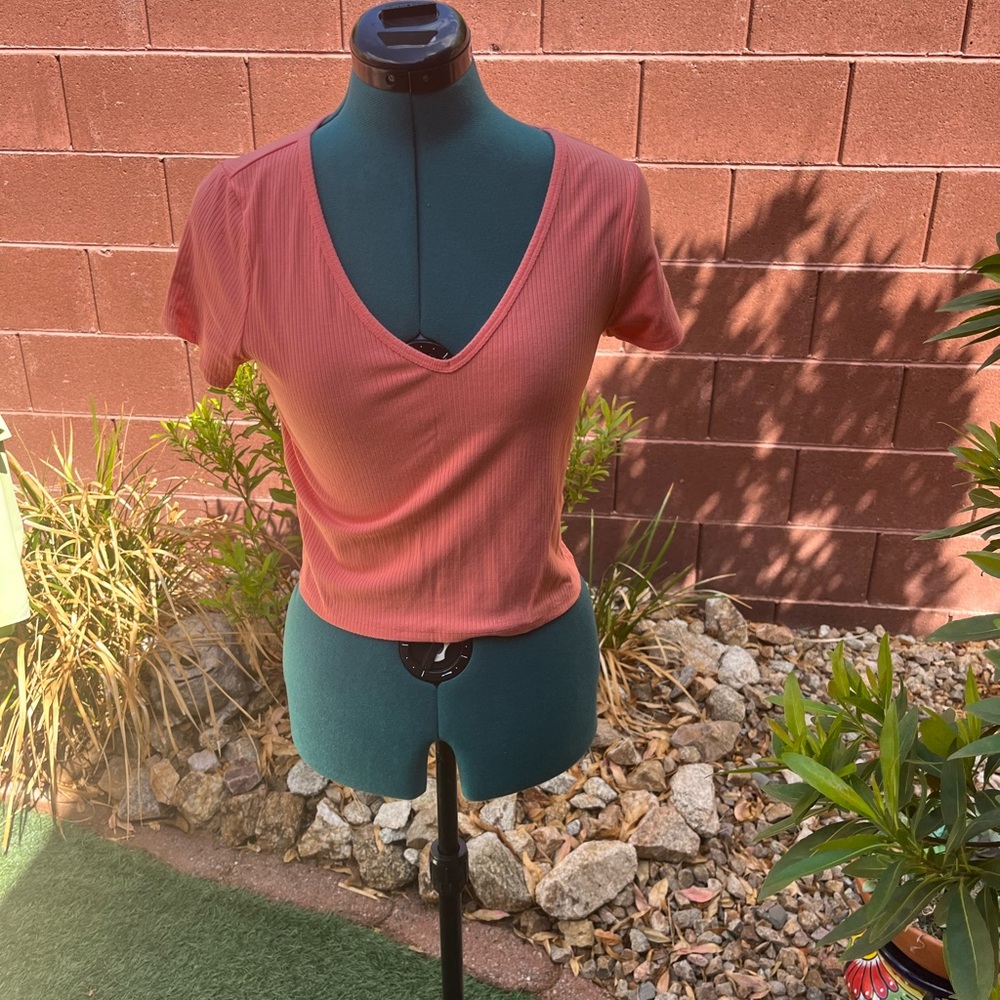 Coral/salmon ribbed top 🍣